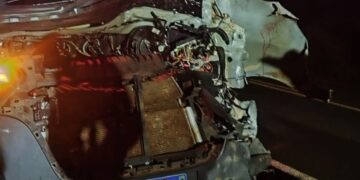 Bovino solto provoca acidente e destrói ambulância UTI na MS-276