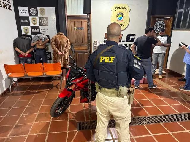 Trio é preso após assaltar “muambeiros” em Dourados; advogada também foi autuada