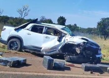 Caminhonete carregada de maconha capota após fuga a 100 km/h da PRF em Campo Grande