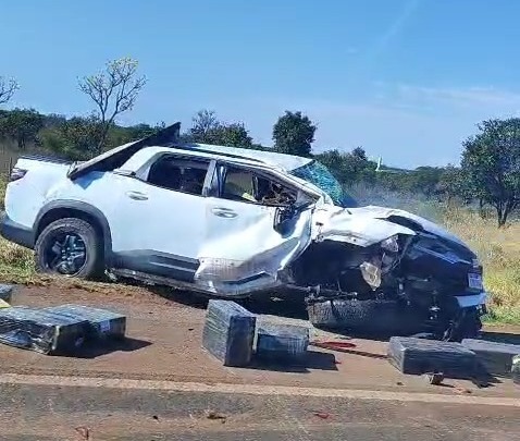 Caminhonete carregada de maconha capota após fuga a 100 km/h da PRF em Campo Grande