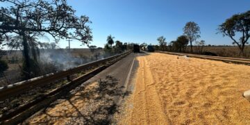 Explosão na BR-267 mata pelo menos 2 em colisão envolvendo carreta e caminhão-tanque