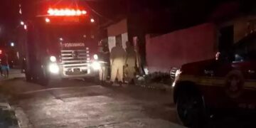 Corpo carbonizado em casa abandonada foi vítima de homicídio