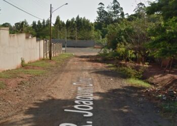 Rapaz esfaqueia pai e irmão, foge e morre em confronto com a PM Rapaz esfaqueia pai e irmão, foge e morre em confronto com a PM