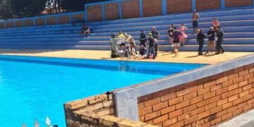 Morre adolescente que se afogou ao pular em piscina de clube