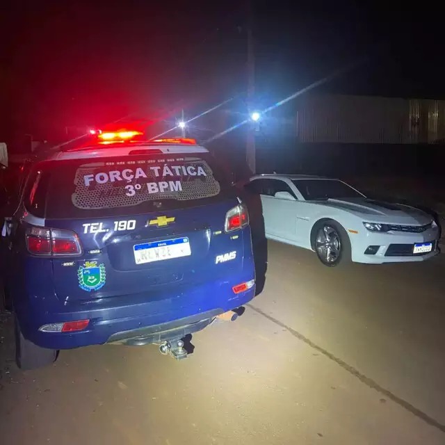Motorista de Camaro é preso após resistência e ameaças em Dourados