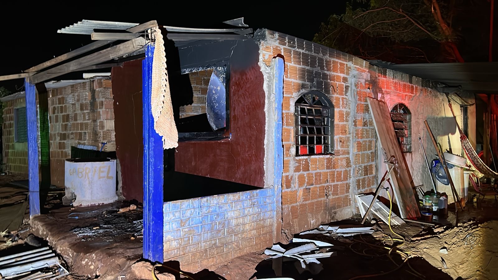 Vídeo: três crianças confirmam denúncias contra vizinho por abuso sexual; população queimou a casa dele 