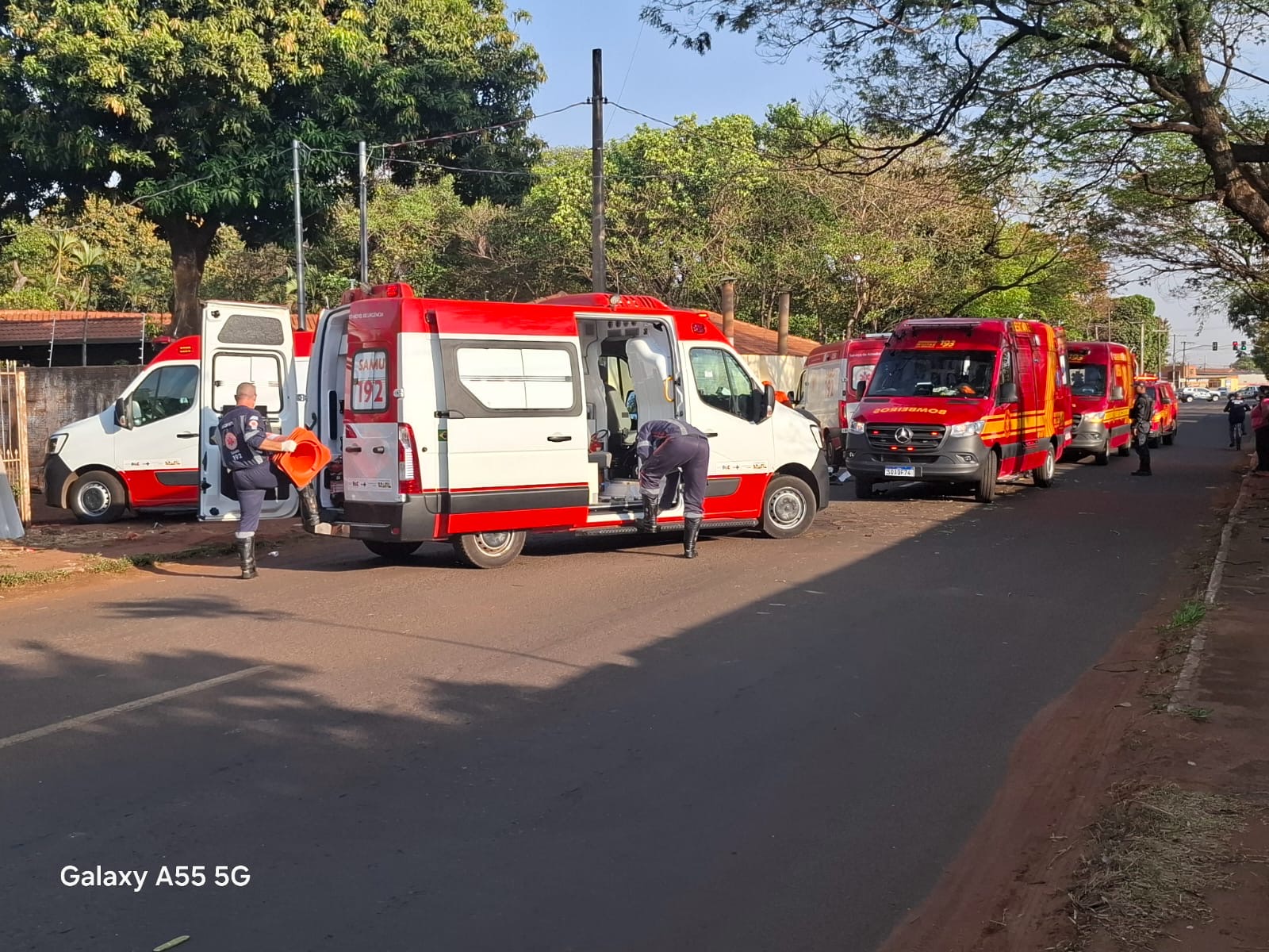 Vídeo: quatro em uma moto batem em poste e ficam em estado grave em Campo Grande
