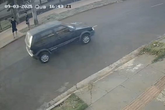 Adolescente é atropelado a caminho de sorveteria e socorrido em estado grave