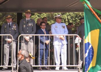 Papy prestigia  desfile de 7 de Setembro, e destaca como uma “data importante de reflexão”.