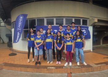 Entrega de camisetas do Auxílio-Atleta reúne esportistas e paradesportistas no Teatro do Paço Municipal