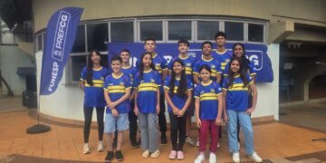 Entrega de camisetas do Auxílio-Atleta reúne esportistas e paradesportistas no Teatro do Paço Municipal