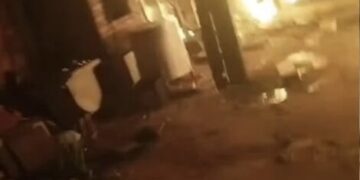 Homem é espancado por moradores ao ser flagrado abusando de criança no Dom Antônio 