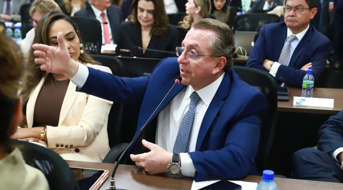 Mansour Karmouche defende que PEC da Blindagem é retrocesso e pede posicionamento da OAB
