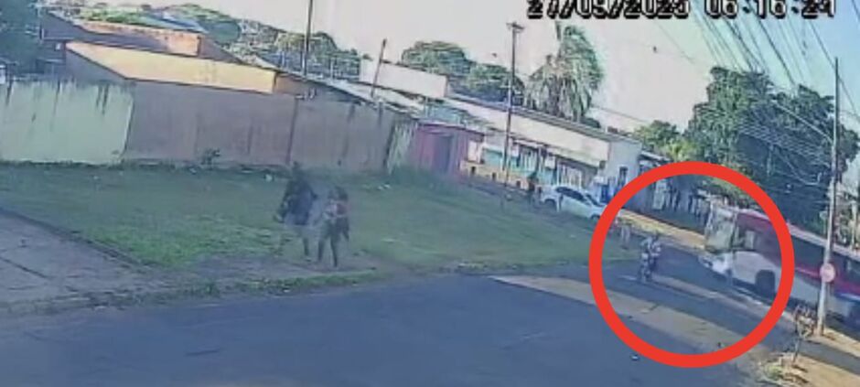 Vídeo: Homem perde braço após ser atropelado por ônibus na Nhanhá 