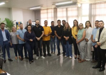 Prefeita Adriane Lopes revoga decreto e amplia diálogo sobre valorização dos professores