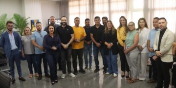 Prefeita Adriane Lopes revoga decreto e amplia diálogo sobre valorização dos professores