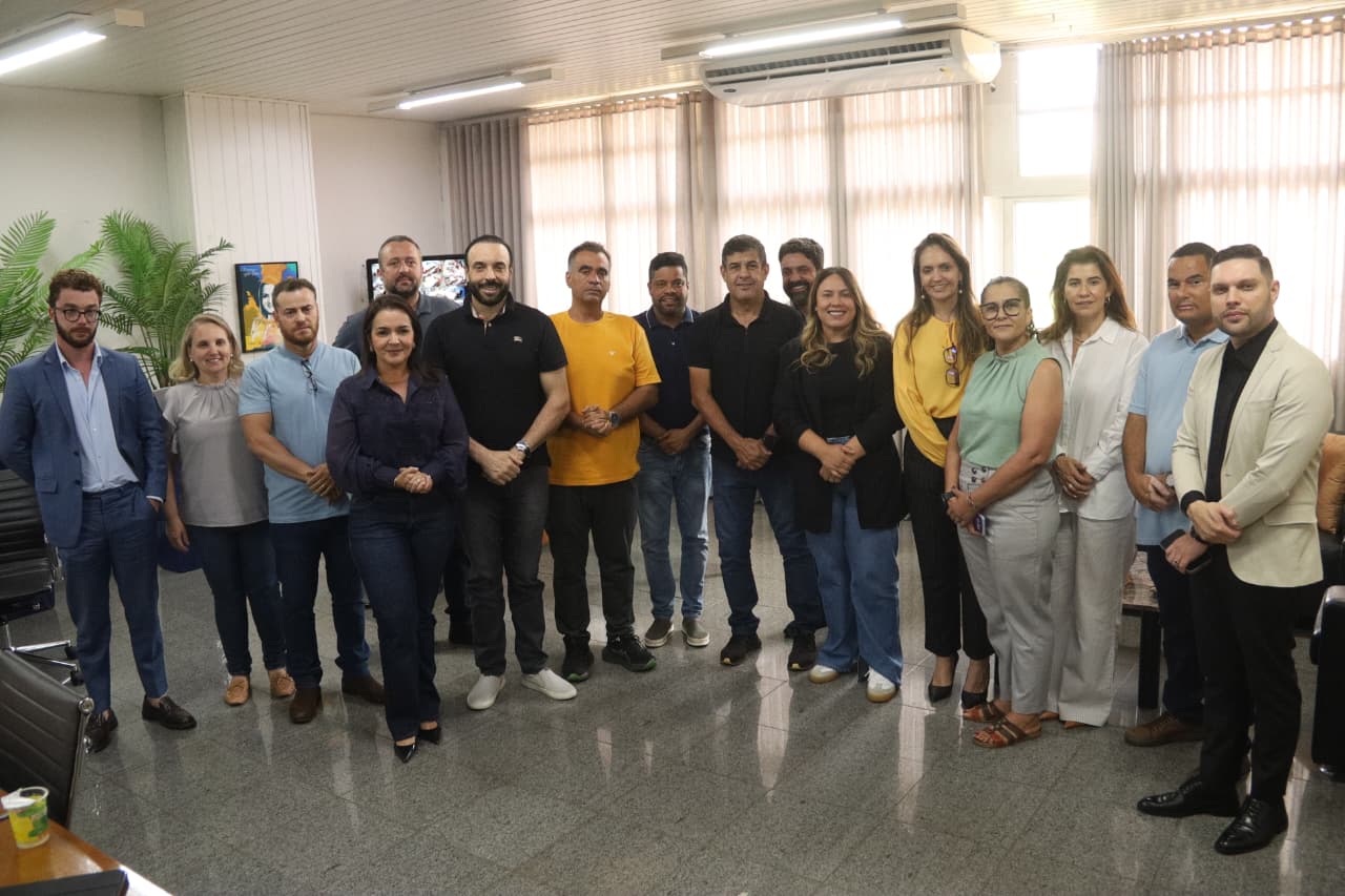Prefeita Adriane Lopes revoga decreto e amplia diálogo sobre valorização dos professores