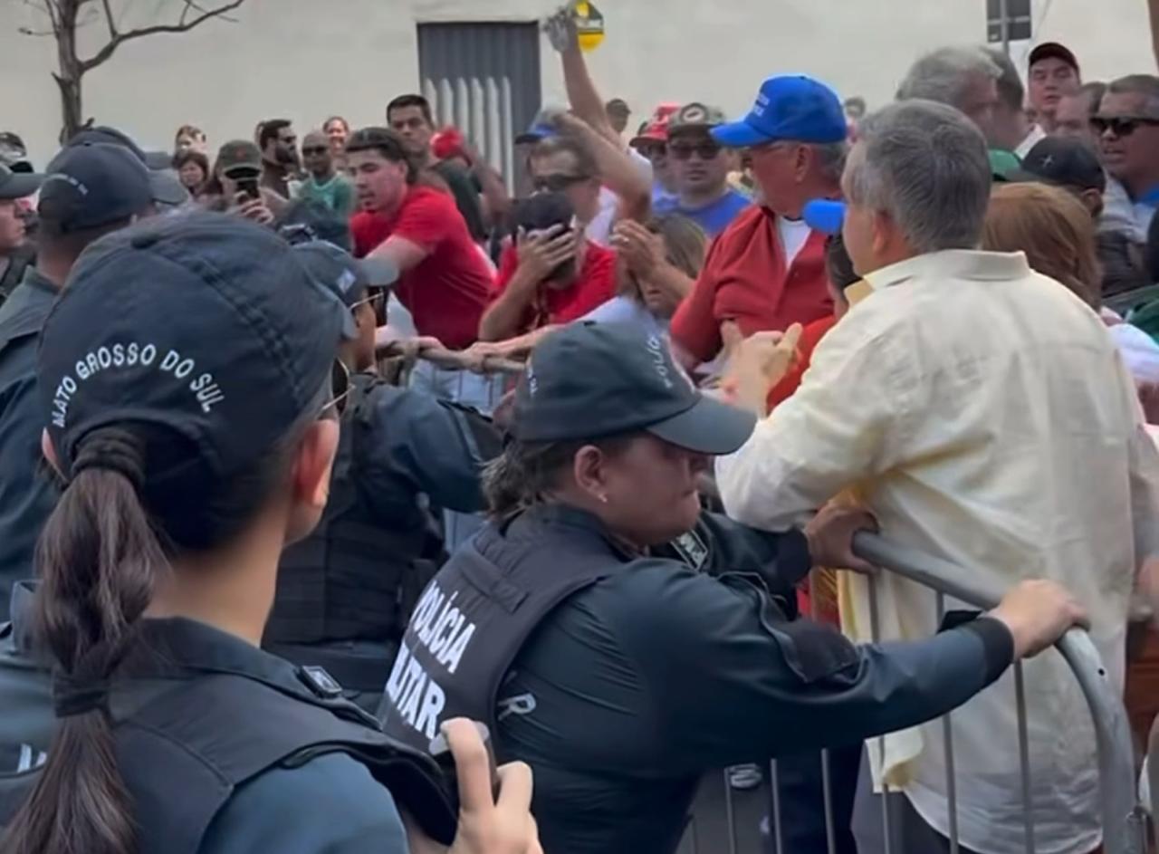 Confusão marca “Grito dos Excluídos” em Campo Grande e gás de pimenta atinge deputados e vereador