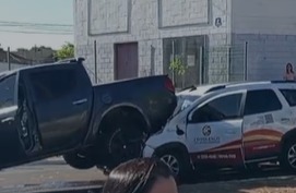Caminhão causa engavetamento com 9 veículos e deixa feridos na Av. Coronel Antonino