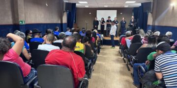 Inclusão: Procon Municipal faz palestra sobre golpes financeiros para consumidores cegos