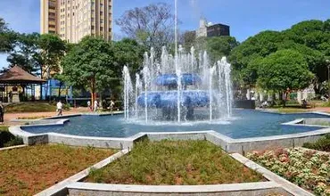 Homem é agredido por desconhecido no banheiro da Praça Ary Coelho