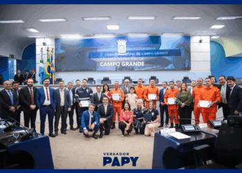Papy homenageia socorristas dos Bombeiros e do SAMU por salvarem de menino de grave engasgado sem sequelas