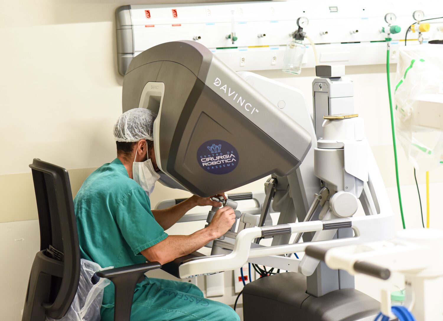 Hospital Cassems realiza mais duas cirurgias robóticas de gastroplastia com especialistas nacionais