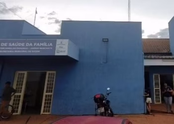 Paciente joga copo de água em servidor e provoca confusão em posto de saúde