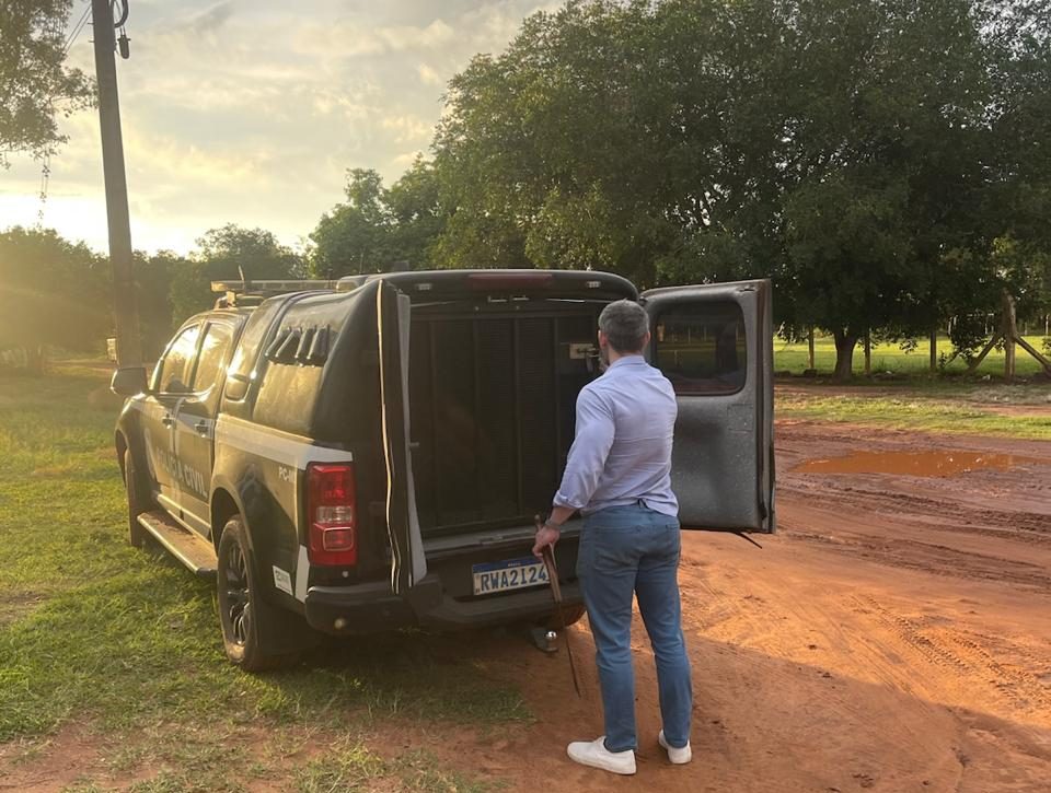 Filho é preso após agredir a própria mãe com foice em aldeia Filho é preso após agredir a própria mãe com foice em aldeia