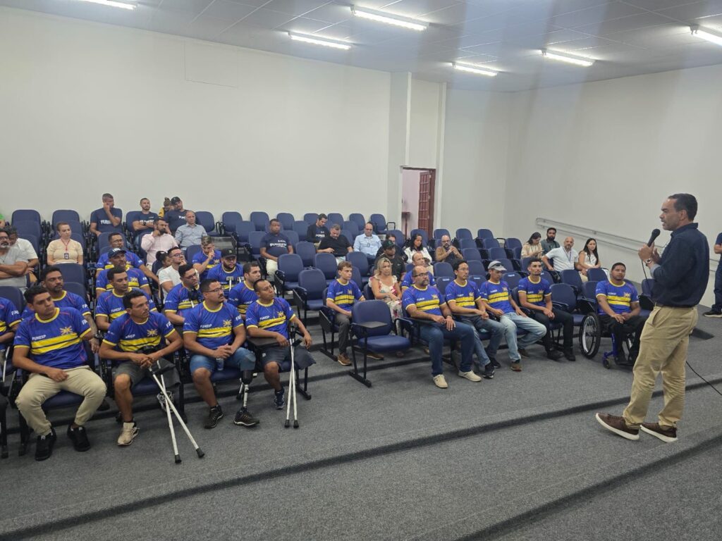 Prefeitura realiza entrega de camisetas para atletas contemplados com o Auxílio-Atleta 2025 Prefeitura realiza entrega de camisetas para atletas contemplados com o Auxílio-Atleta 2025