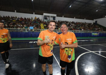 Deputado Gerson Claro participa do Futebol Solidário ao lado do craque Falcão Deputado Gerson Claro participa do Futebol Solidário ao lado do craque Falcão