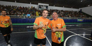 Deputado Gerson Claro participa do Futebol Solidário ao lado do craque Falcão