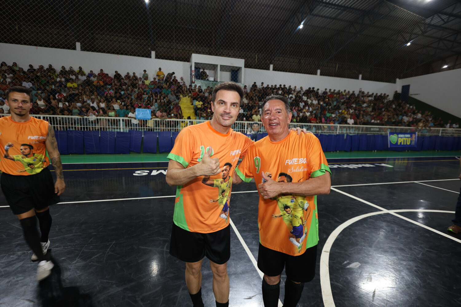 Deputado Gerson Claro participa do Futebol Solidário ao lado do craque Falcão