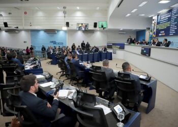Câmara aprova criação do Conselho dos Direitos das Pessoas LGBTQIA+ e propostas sobre saúde e habitação