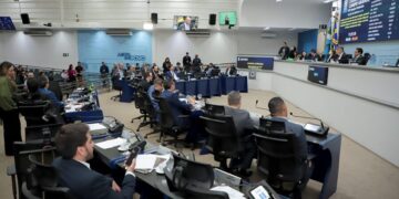 Câmara aprova criação do Conselho dos Direitos das Pessoas LGBTQIA+ e propostas sobre saúde e habitação