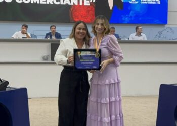 Ana Portela homenageia mulheres empreendedoras durante sessão solene do “Dia do Comerciante”