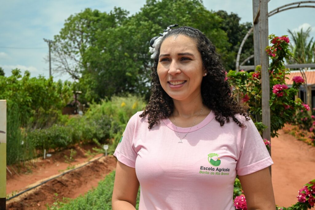 Dia dos Professores: histórias inspiradoras florescem junto à terra na Escola Agrícola de Rochedinho Dia dos Professores: histórias inspiradoras florescem junto à terra na Escola Agrícola de Rochedinho
