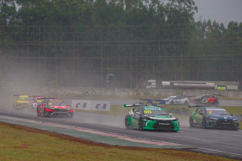 Stock Car volta a Campo Grande com chuva, velocidade e muita emoção Stock Car volta a Campo Grande com chuva, velocidade e muita emoção