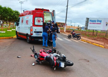 Motociclista e criança ficam feridos em acidente entre moto e caminhonete em São Gabriel do Oeste Motociclista e criança ficam feridos em acidente entre moto e caminhonete em São Gabriel do Oeste
