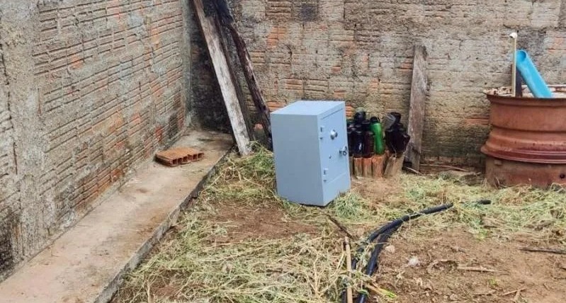 Ex-pedreiro invade casa, tortura idoso e o mantém em cárcere privado em Santa Rita do Pardo Ex-pedreiro invade casa, tortura idoso e o mantém em cárcere privado em Santa Rita do Pardo