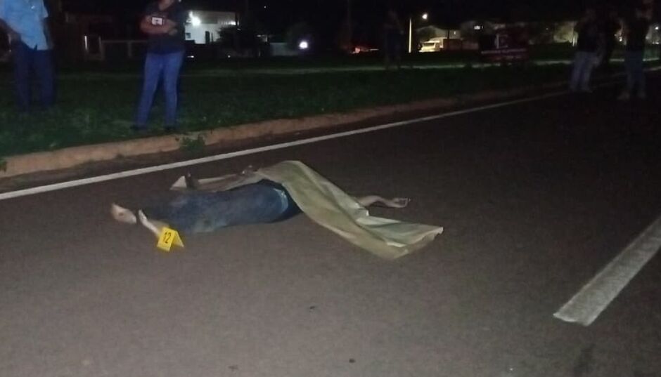 Fatalidade na MS-156: Caminhão carregado de aves atropela e mata idoso em Dourados