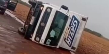 Tempestade com ventos fortes tomba caminhão em Maracaju; casas também foram danificadas