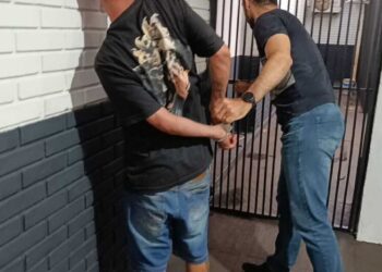 Discussão em praça termina com homem morto a facadas em Dourados Discussão em praça termina com homem morto a facadas em Dourados