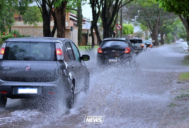 Dourados permanece em alerta máximo para tempestades até amanhã