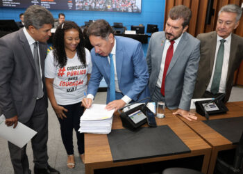 Gerson Claro reforça compromisso da ALEMS com o diálogo e o fortalecimento da educação pública em MS Gerson Claro reforça compromisso da ALEMS com o diálogo e o fortalecimento da educação pública em MS
