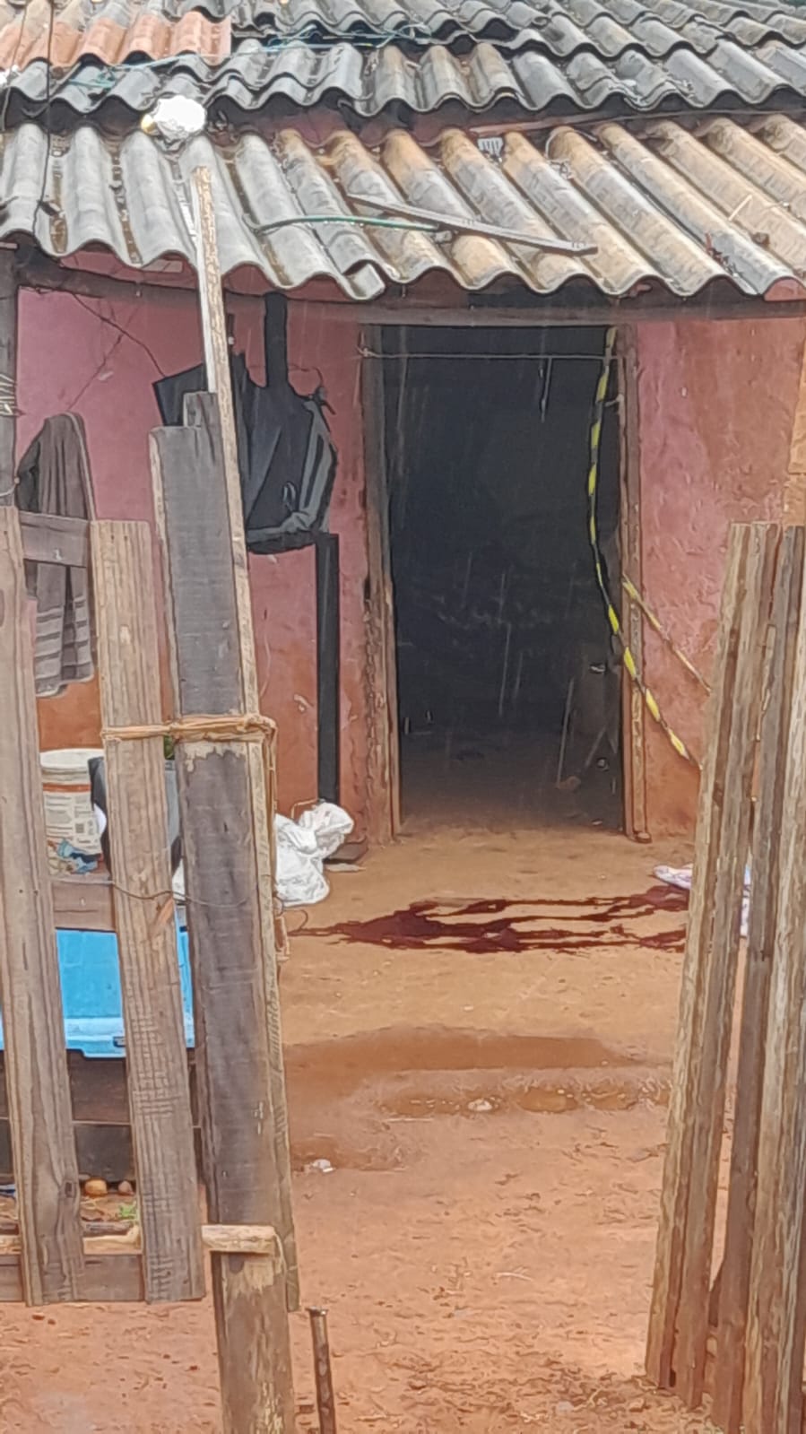Casal é encontrado morto em casa no Jardim Colibri, em Campo Grande, com sinais de extrema violência Casal é encontrado morto em casa no Jardim Colibri, em Campo Grande, com sinais de extrema violência