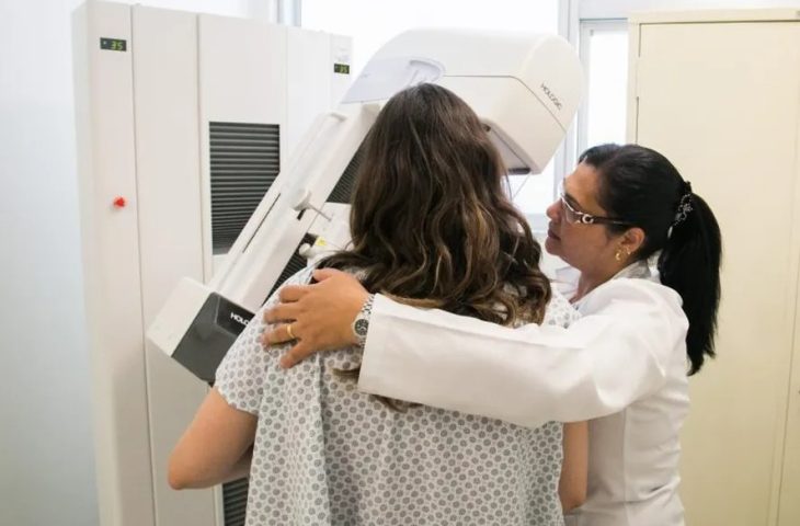 Outubro Rosa: Estado entrega novos mamógrafos e amplia prevenção ao câncer de mama Outubro Rosa: Estado entrega novos mamógrafos e amplia prevenção ao câncer de mama