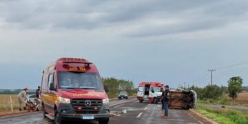 Jovem morre e três ficam feridos em capotamento na MS-430