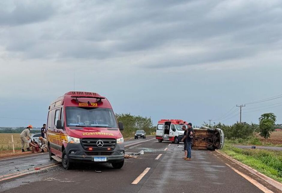 Jovem morre e três ficam feridos em capotamento na MS-430