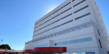 Senadora destina R$ 1 milhão para ampliar atendimentos no Hospital do Câncer Alfredo Abrão